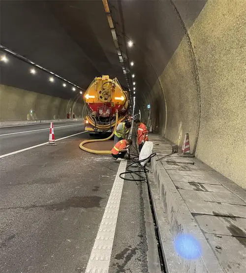 文水隧道排水渠清淤